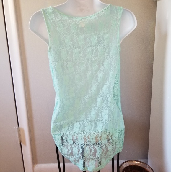 Tank top🦋 - Picture 3 of 4